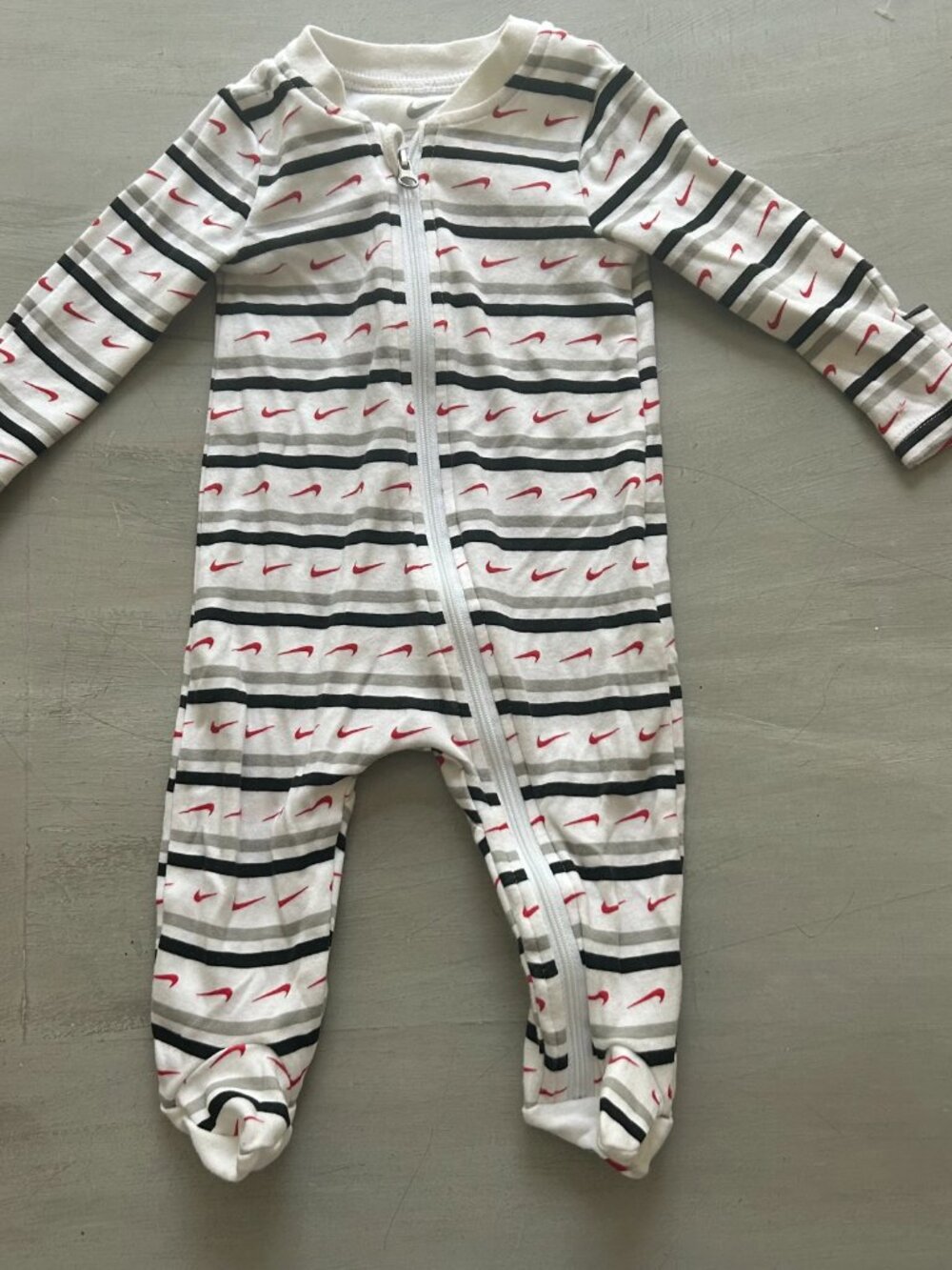 Nike Baby Boy All-Over Nike Swoosh Print Full-Zip Footed Coverall Size 3 months - Picture 7 of 10